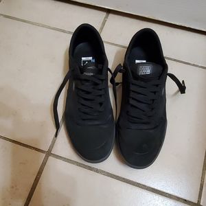 vans ave pro on feet